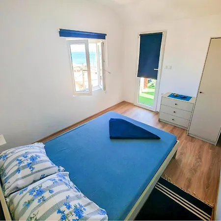 Awesome In With House Sea View Apartman Tkon