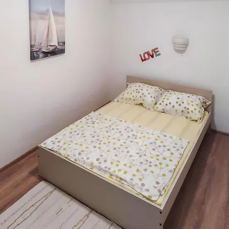 Apartman Awesome In With House Sea View Tkon