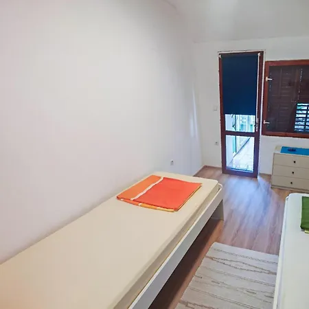 Awesome In With House Sea View Apartman Tkon